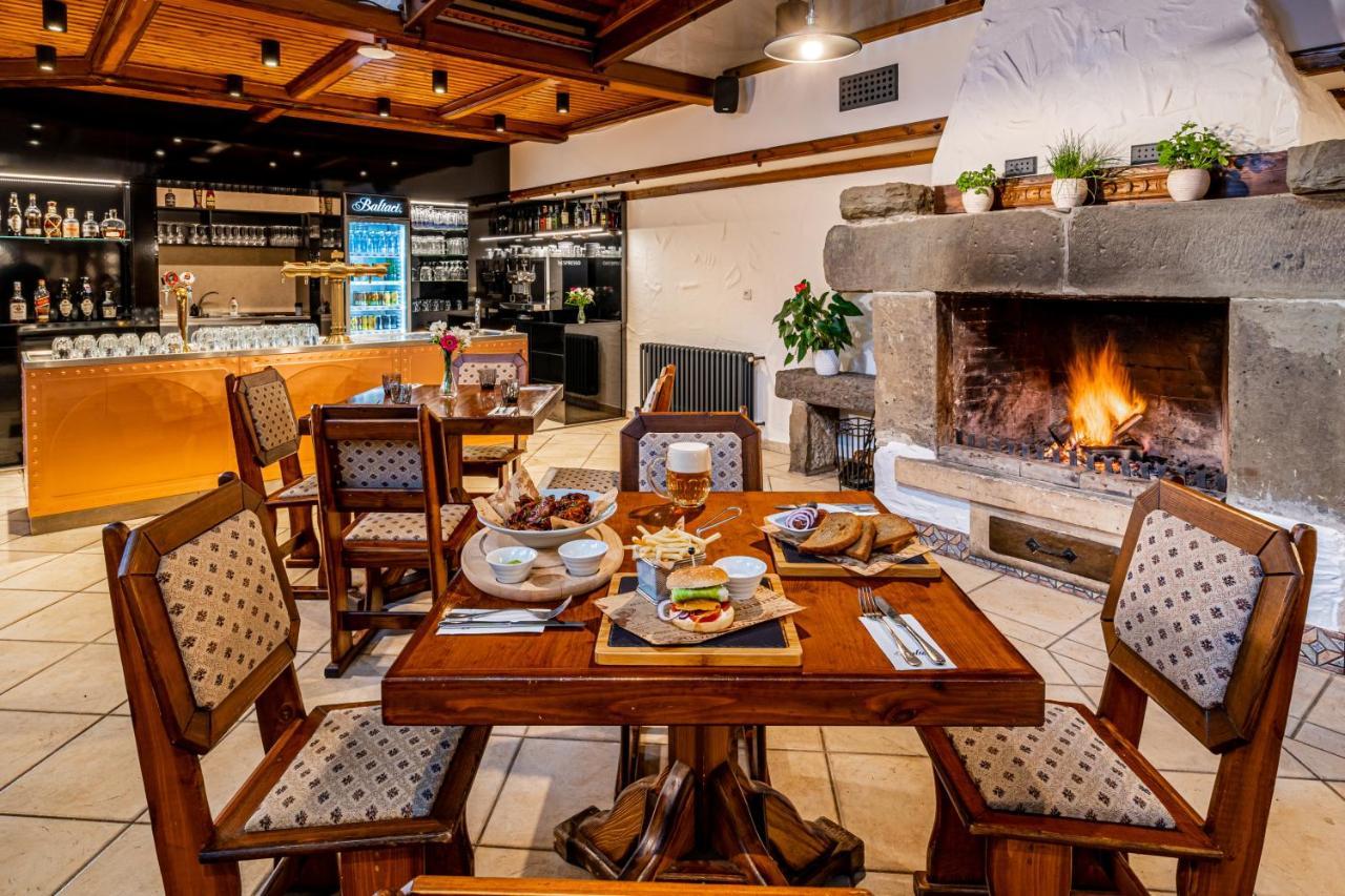 Hotel Baltaci Stary Zamek Napajedla Ngoại thất bức ảnh