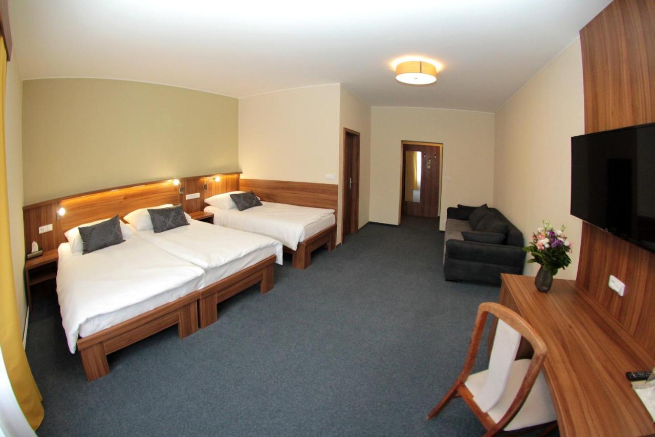 Hotel Baltaci Stary Zamek Napajedla Ngoại thất bức ảnh