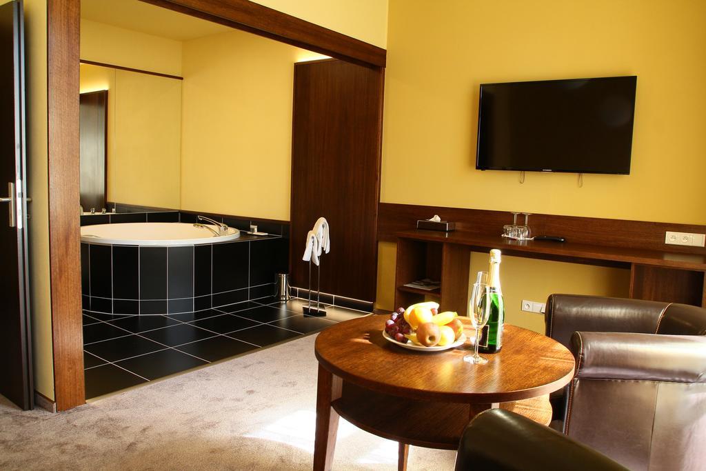 Hotel Baltaci Stary Zamek Napajedla Ngoại thất bức ảnh