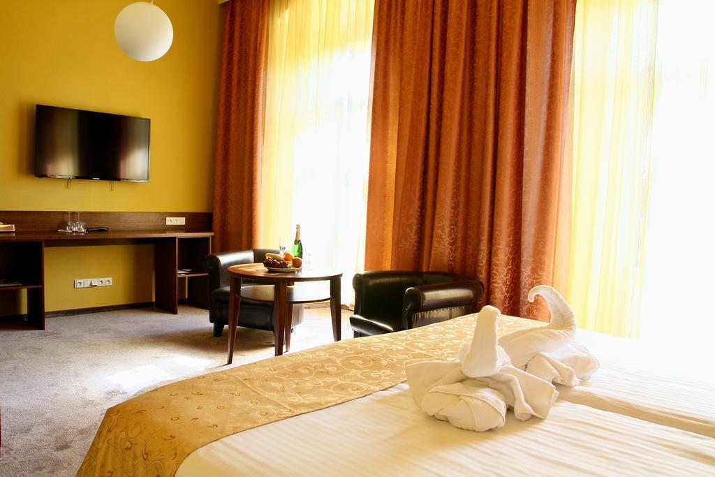 Hotel Baltaci Stary Zamek Napajedla Ngoại thất bức ảnh