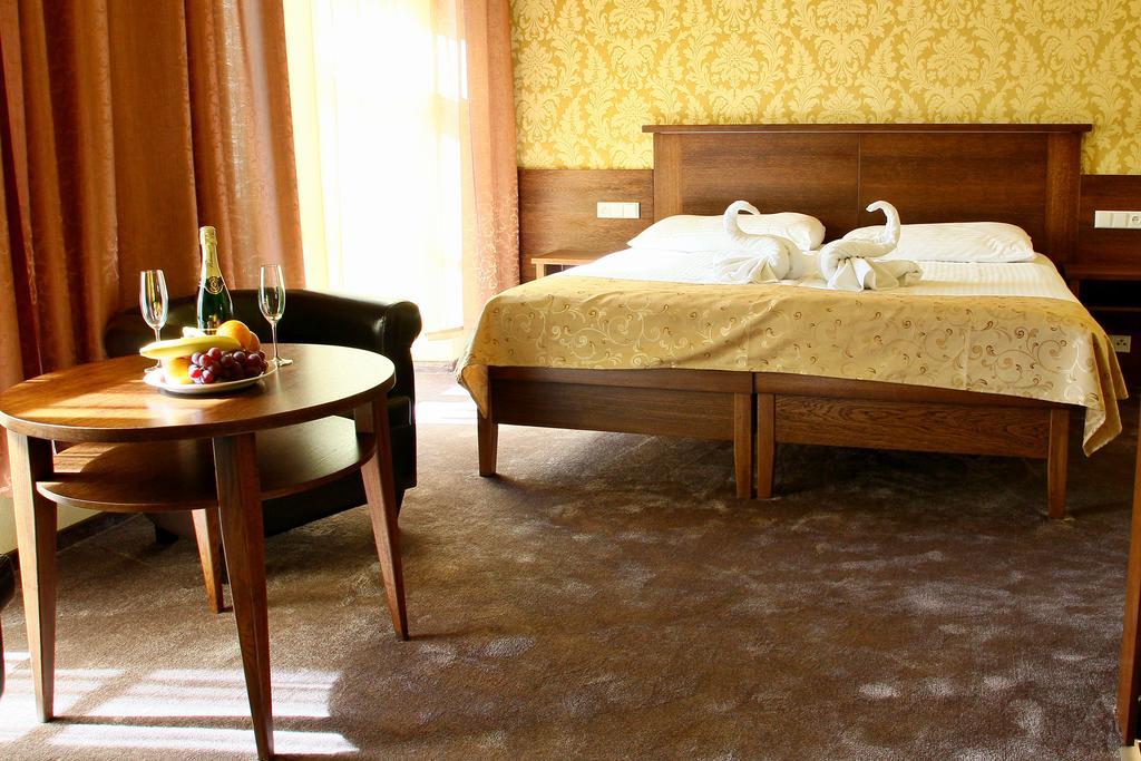 Hotel Baltaci Stary Zamek Napajedla Ngoại thất bức ảnh